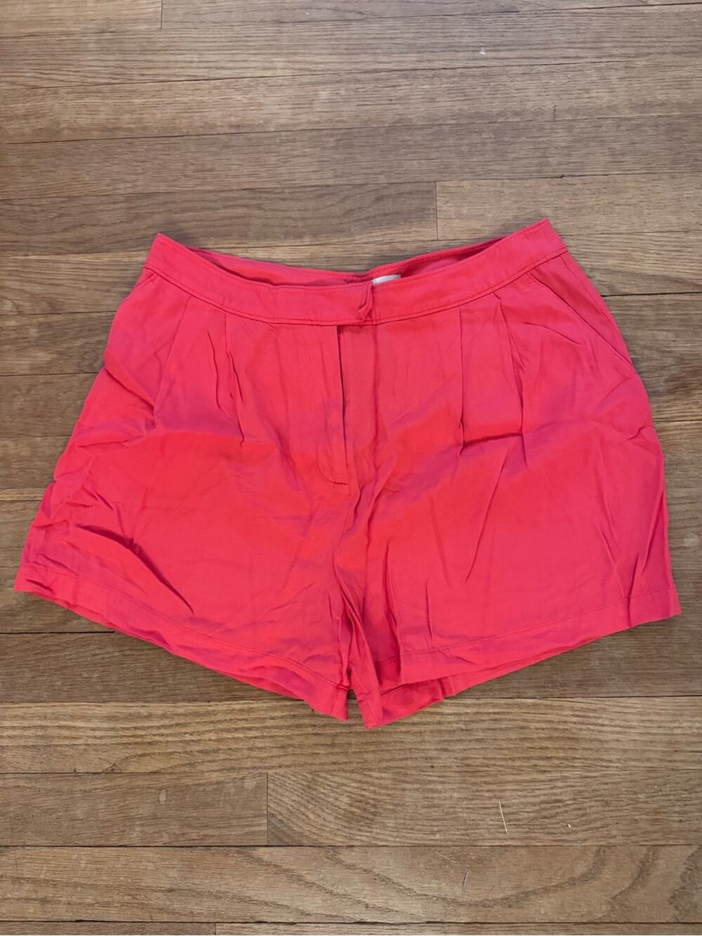 Hinge Women's High-Rise Coral Pleated Casual Shorts - Size 8
 b13